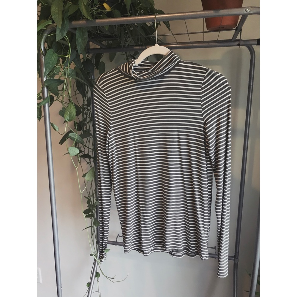 American Eagle mock neck sweater